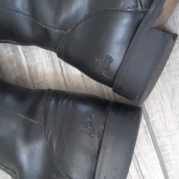 JOHN FLUEVOG BOOTS..7 - Picture 2 of 12